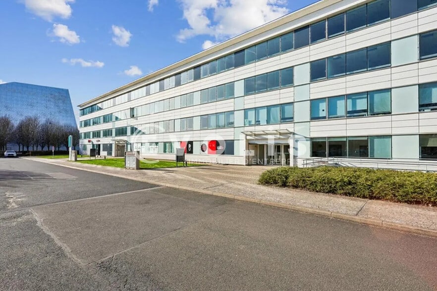 4-6 Allée De La Mixité, Lieusaint to rent - Building Photo - Image 3 of 14