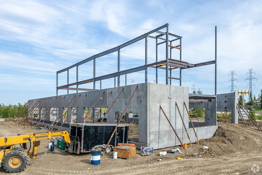 5003 28 St NW, Edmonton, AB for sale - Building Photo - Image 2 of 3