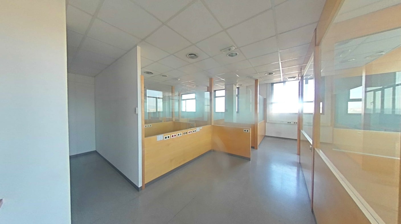 Mollet del Vallès, BAR 08100 - Unit 02 - - Interior Photo - Image 2 of 10