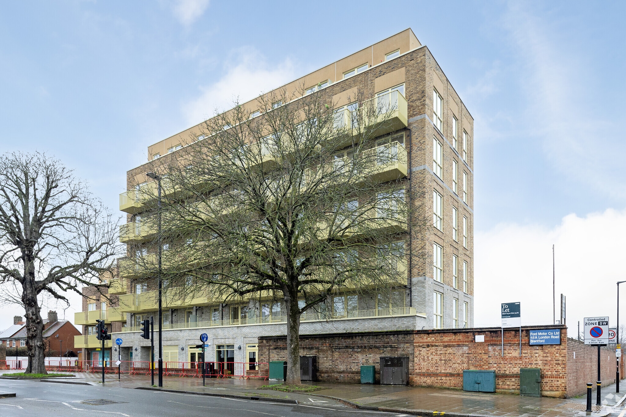 Retail in 50-52 London Rd, Brentford to rent Primary Photo- Image 1 of 5