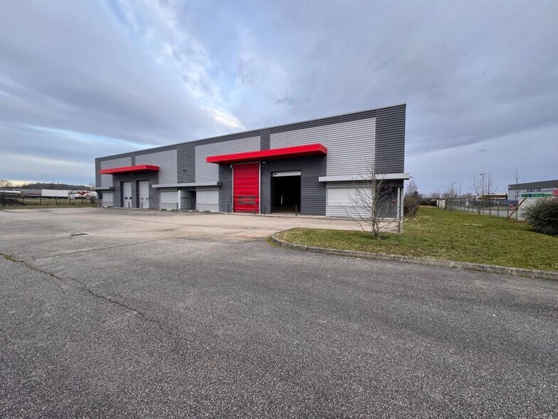 Light Industrial in Dagneux to rent - Building Photo - Image 1 of 8