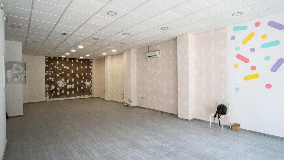 Retail in Elda, Alicante to rent - Interior Photo - Image 2 of 11