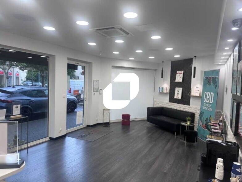 Retail in Pontault-Combault to rent - Interior Photo - Image 3 of 5