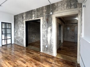 310 Meserole St, Brooklyn, NY for rent Interior Photo- Image 2 of 4