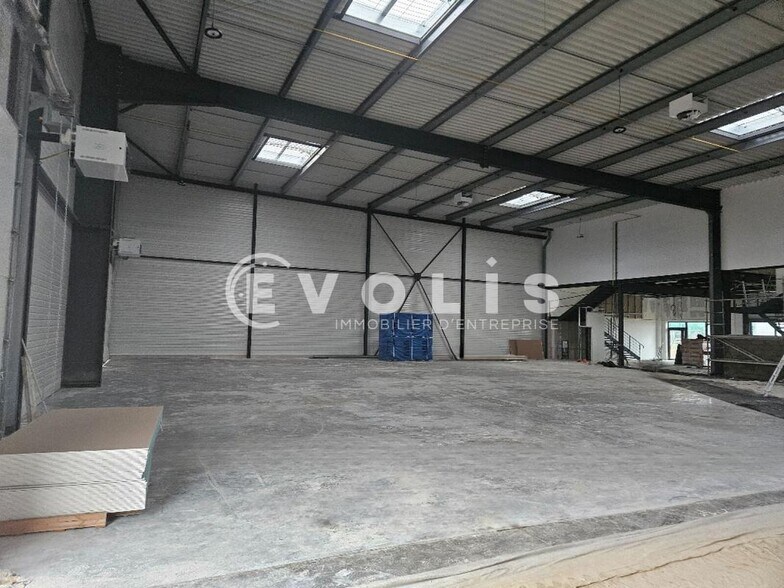 Light Industrial in Villebon Sur Yvette for sale - Interior Photo - Image 2 of 6