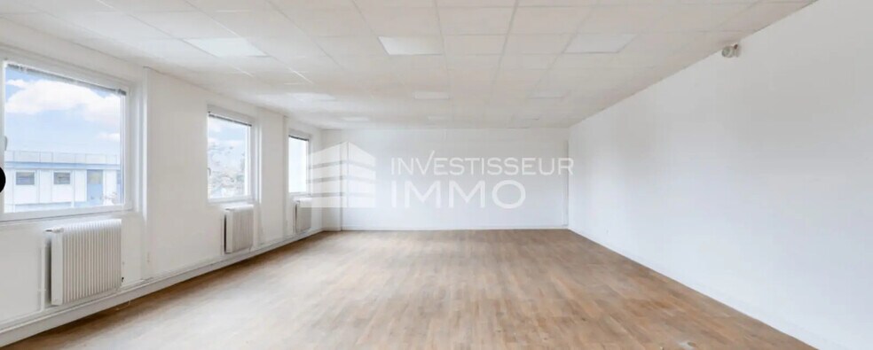 Light Industrial in Gennevilliers to rent - Interior Photo - Image 3 of 6