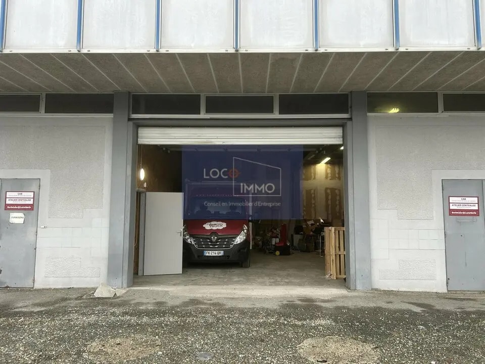 Location Commerce 330 m² - Photo 1