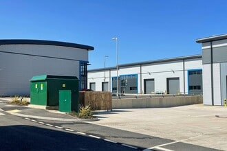 Rycote Ln, Thame to rent Building Photo- Image 2 of 2