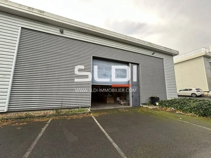 Light Industrial in Villefranche-sur-Saône to rent Building Photo- Image 1 of 9