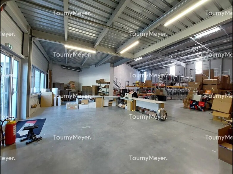 Light Industrial in Toulouse to rent - Building Photo - Image 1 of 10