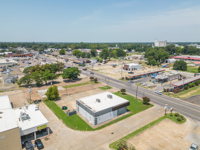 406 E Sunflower Rd, Cleveland, MS for rent - Building Photo - Image 2 of 14