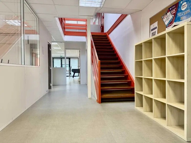 34 Rue Du 35eme Regiment D'Aviation, Bron to rent - Interior Photo - Image 3 of 13