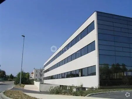 2 Rue Charles Edouard Jeanneret, Poissy to rent Building Photo- Image 1 of 28