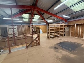 Corbin Way, Bradpole to rent Interior Photo- Image 2 of 7