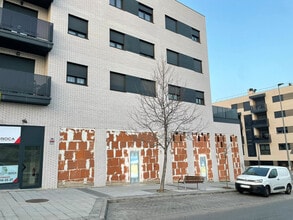 Retail in Arganda del Rey, Madrid to rent Construction Photo- Image 2 of 3