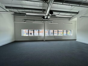 Cray Ave, Orpington to rent Interior Photo- Image 2 of 4