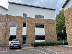 The Courtyard, Wooburn Green to rent Building Photo- Image 2 of 3