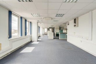 Kettering Ter, Portsmouth to rent Interior Photo- Image 2 of 15