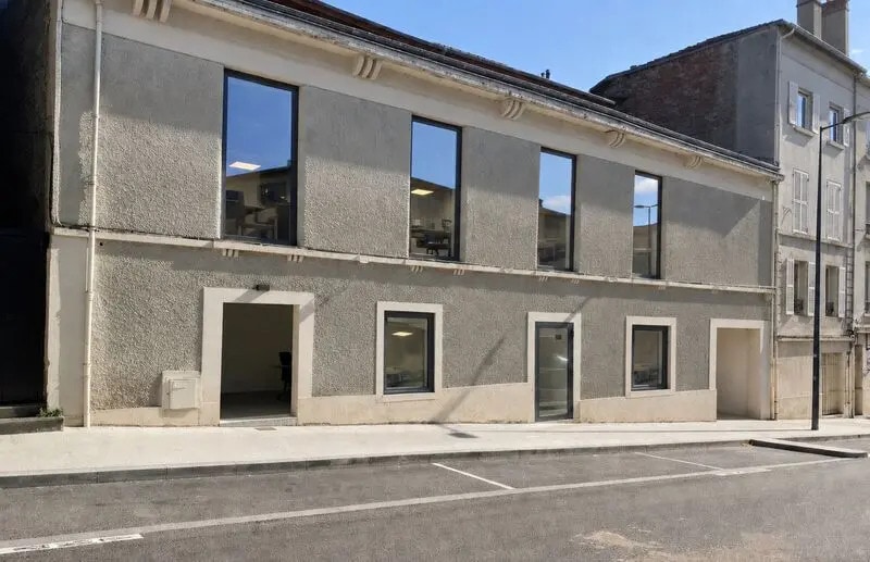 Vente Bureaux 240 m² - Photo 1