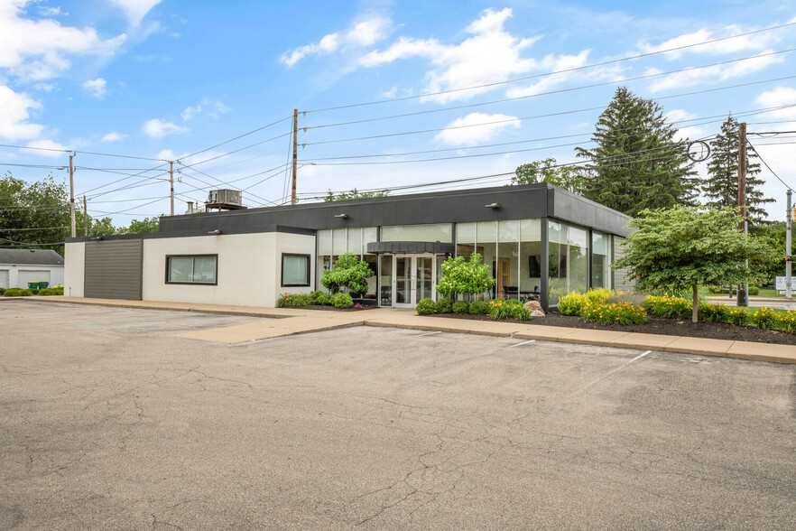 5253 W 16th St, Indianapolis, IN for rent - Building Photo - Image 1 of 33