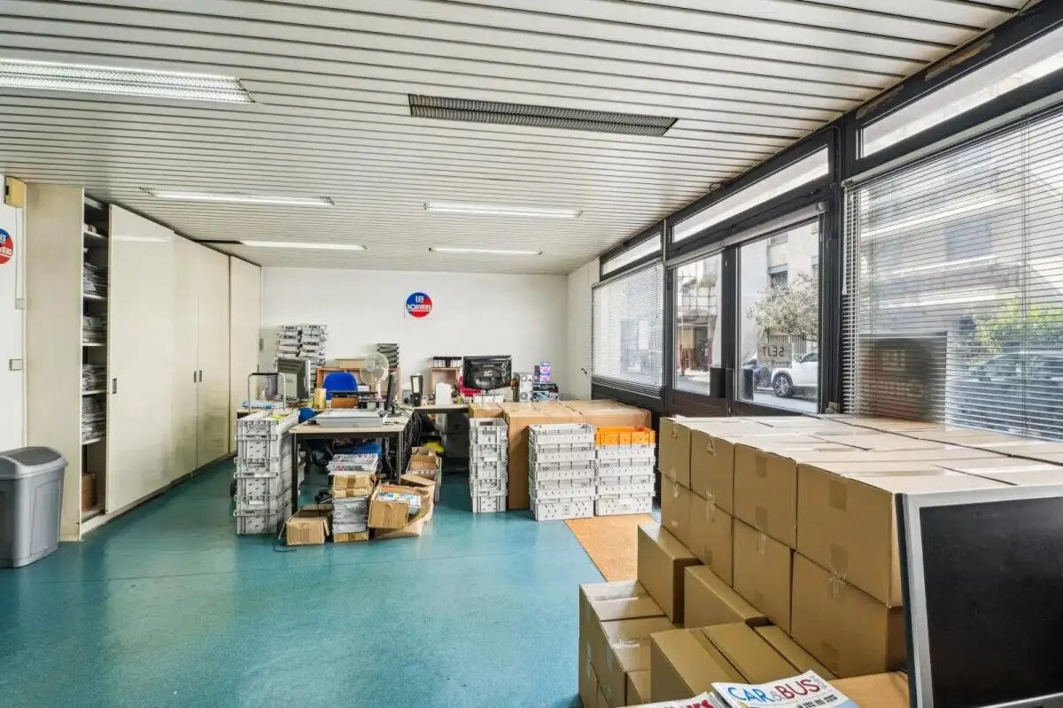 Office in Levallois-Perret for sale Building Photo- Image 1 of 8