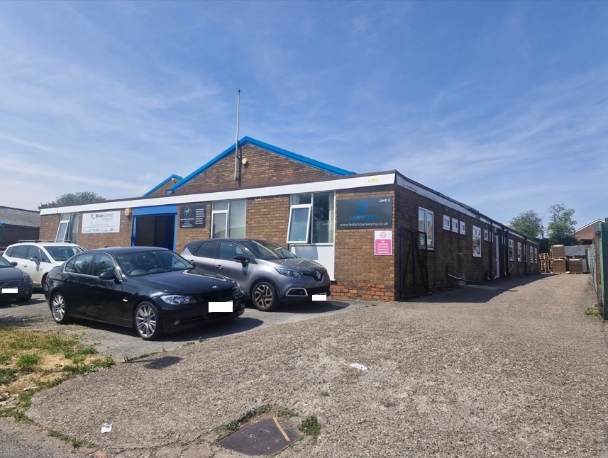 Mount Rd, Burntwood to rent Building Photo- Image 1 of 9
