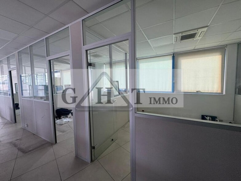 Industrial in Chilly-Mazarin to rent - Interior Photo - Image 2 of 2