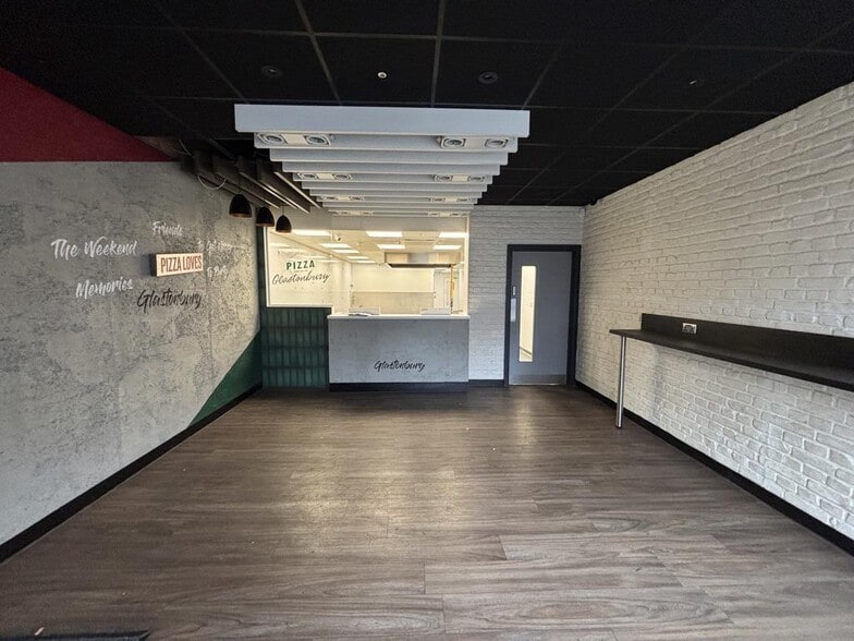 17-18 Market Pl, Glastonbury to rent - Building Photo - Image 2 of 6