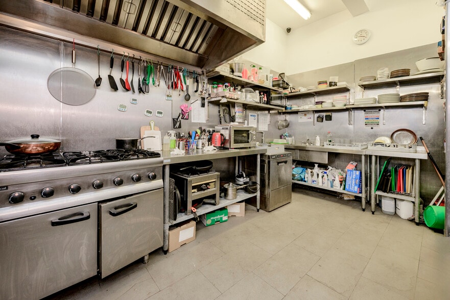 86 Kew Rd, Richmond for sale - Interior Photo - Image 3 of 4