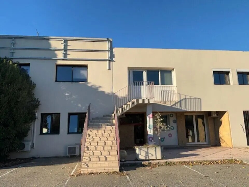 Location Bureaux 119 m² - Photo 1