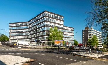 Wellington Rd N, Stockport for rent Building Photo- Image 1 of 6