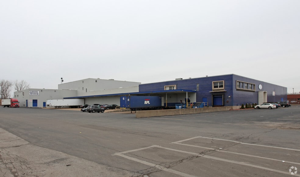 1800 Elmwood Ave, Buffalo, NY to rent - Primary Photo - Image 2 of 9