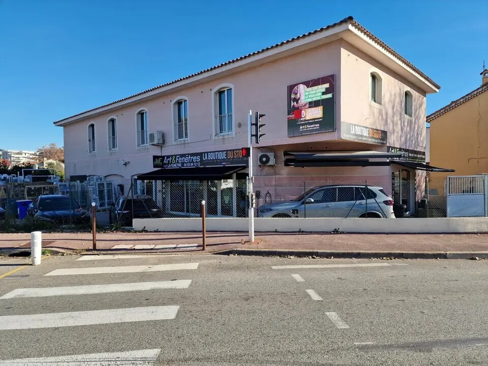 Vente Commerce 876 m² - Photo 1
