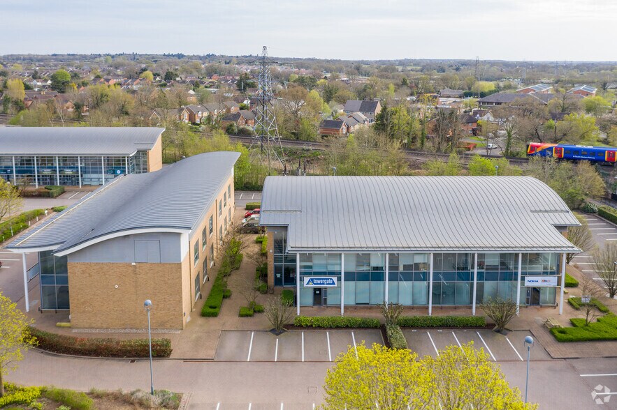 115-120 Wharfedale Rd, Wokingham to rent - Building Photo - Image 2 of 4