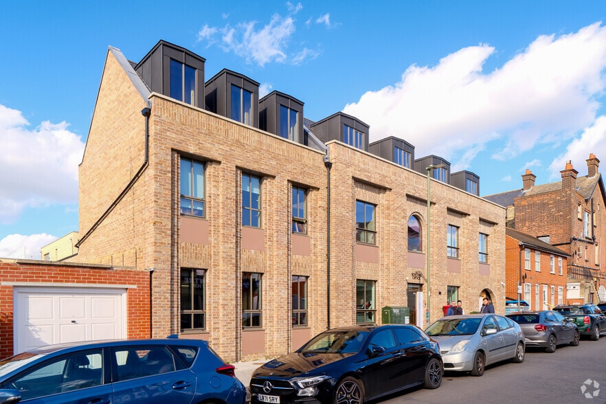St. Georges Rd, London to rent - Building Photo - Image 2 of 3