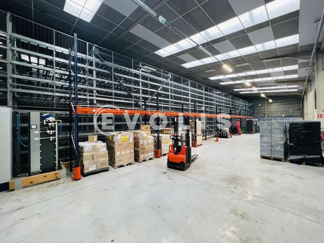 Light Industrial in Neuilly-sur-Marne to rent Interior Photo- Image 1 of 4