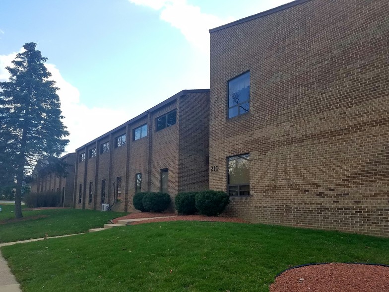 210-230 Collingwood Dr, Ann Arbor, MI for rent - Building Photo - Image 2 of 2