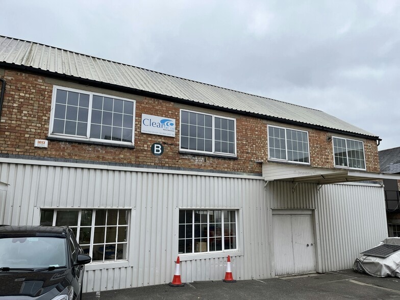 Copyground Ln, High Wycombe to rent - Building Photo - Image 2 of 4