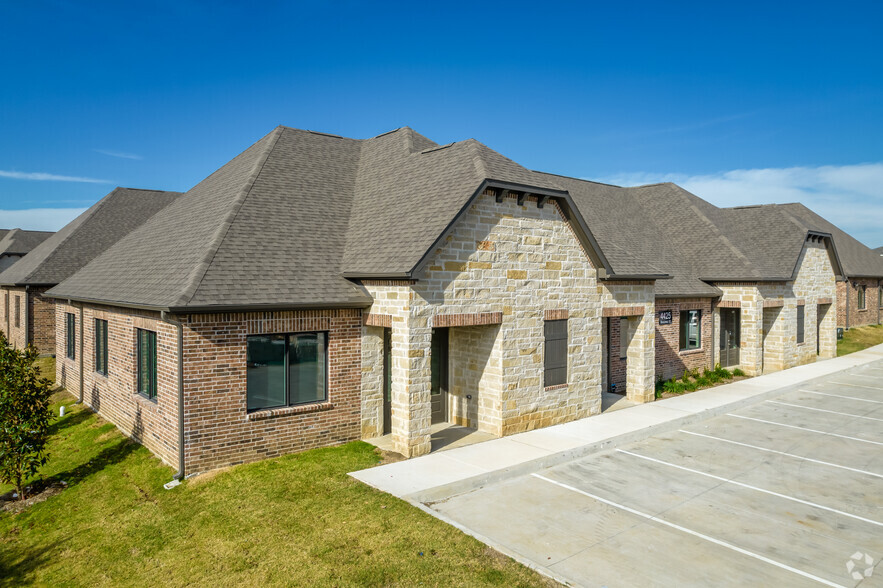 4425 Plano Pky, Carrollton, TX for rent - Primary Photo - Image 1 of 10