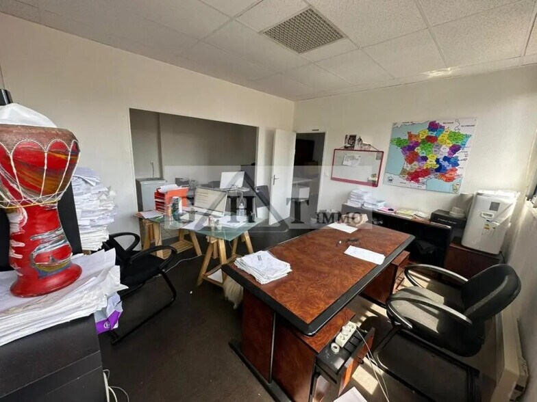 Office in Maisons-Alfort to rent - Interior Photo - Image 2 of 2