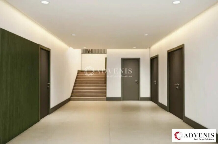 Office in Mérignac to rent - Lobby - Image 3 of 6