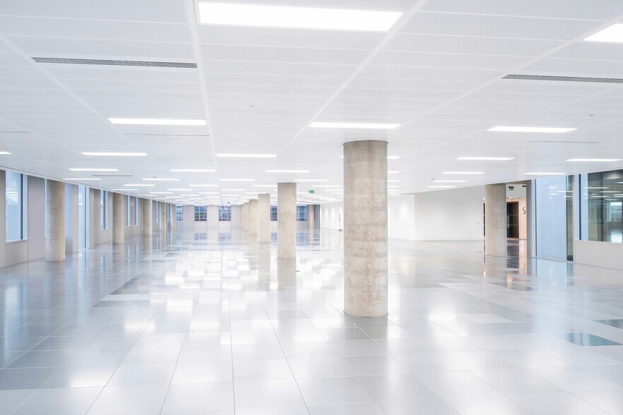 245 Hammersmith Rd, London to rent - Interior Photo - Image 3 of 60