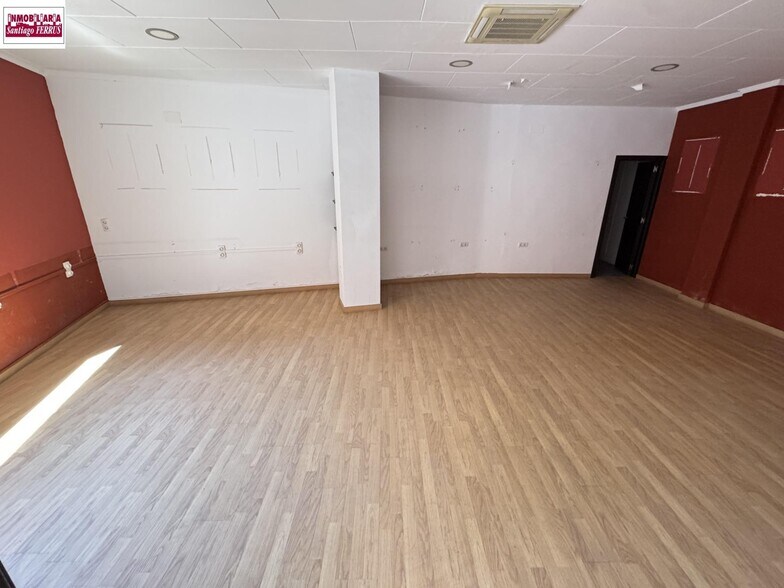 Retail in Almussafes to rent - Interior Photo - Image 3 of 11
