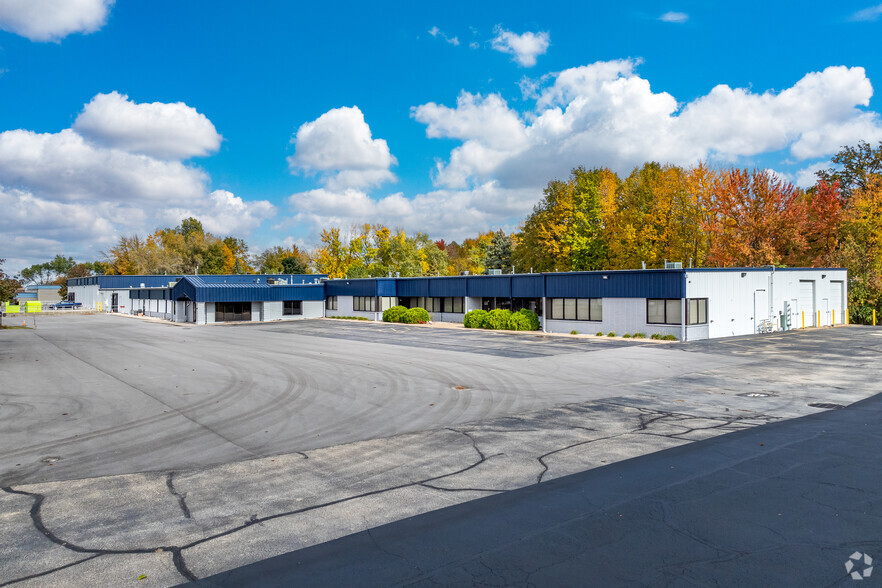 2390 Industrial Dr, Neenah, WI for sale - Building Photo - Image 2 of 24