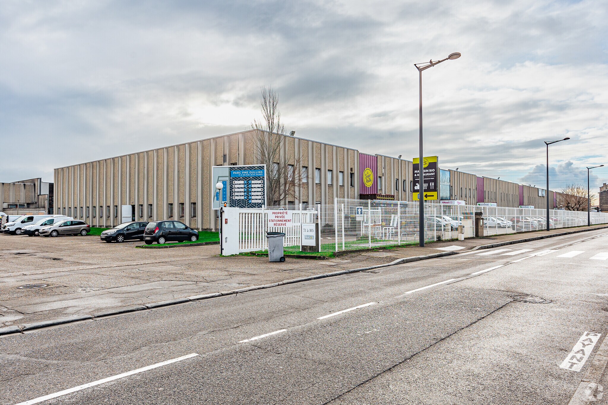 Light Industrial in Oullins to rent Primary Photo- Image 1 of 3