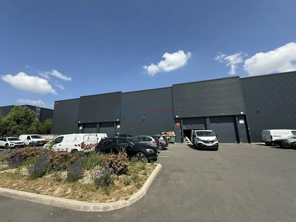 Light Industrial in Noisy-le-Sec to rent Building Photo- Image 1 of 13
