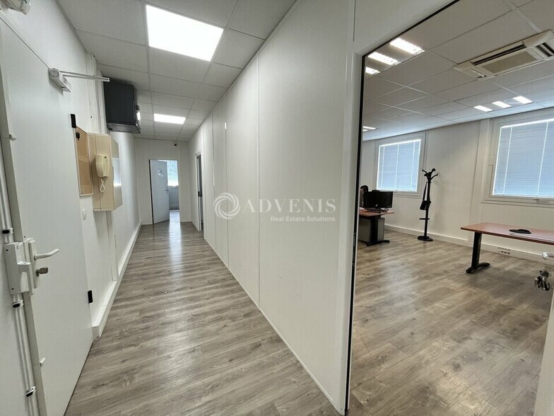 Office in Tremblay-en-France to rent - Interior Photo - Image 3 of 8