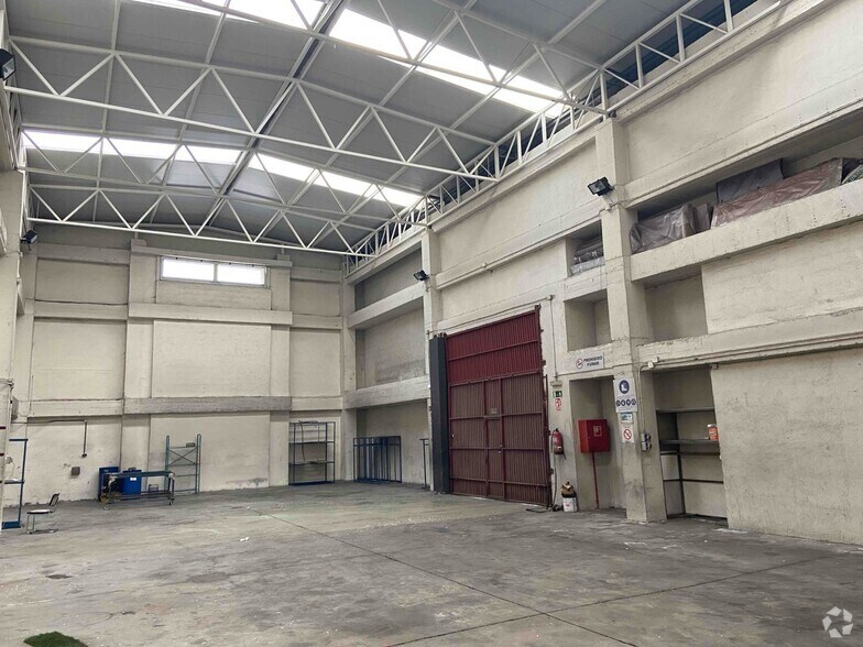Industrial in Tres Cantos, Madrid to rent - Building Photo - Image 2 of 9
