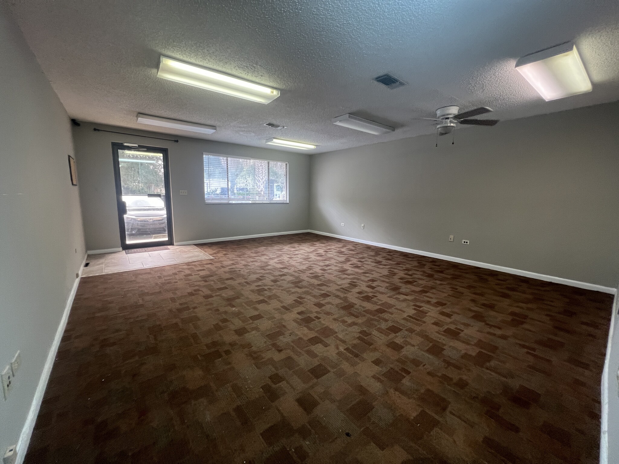 2426 Mayport Rd, Jacksonville, FL for rent Interior Photo- Image 1 of 11