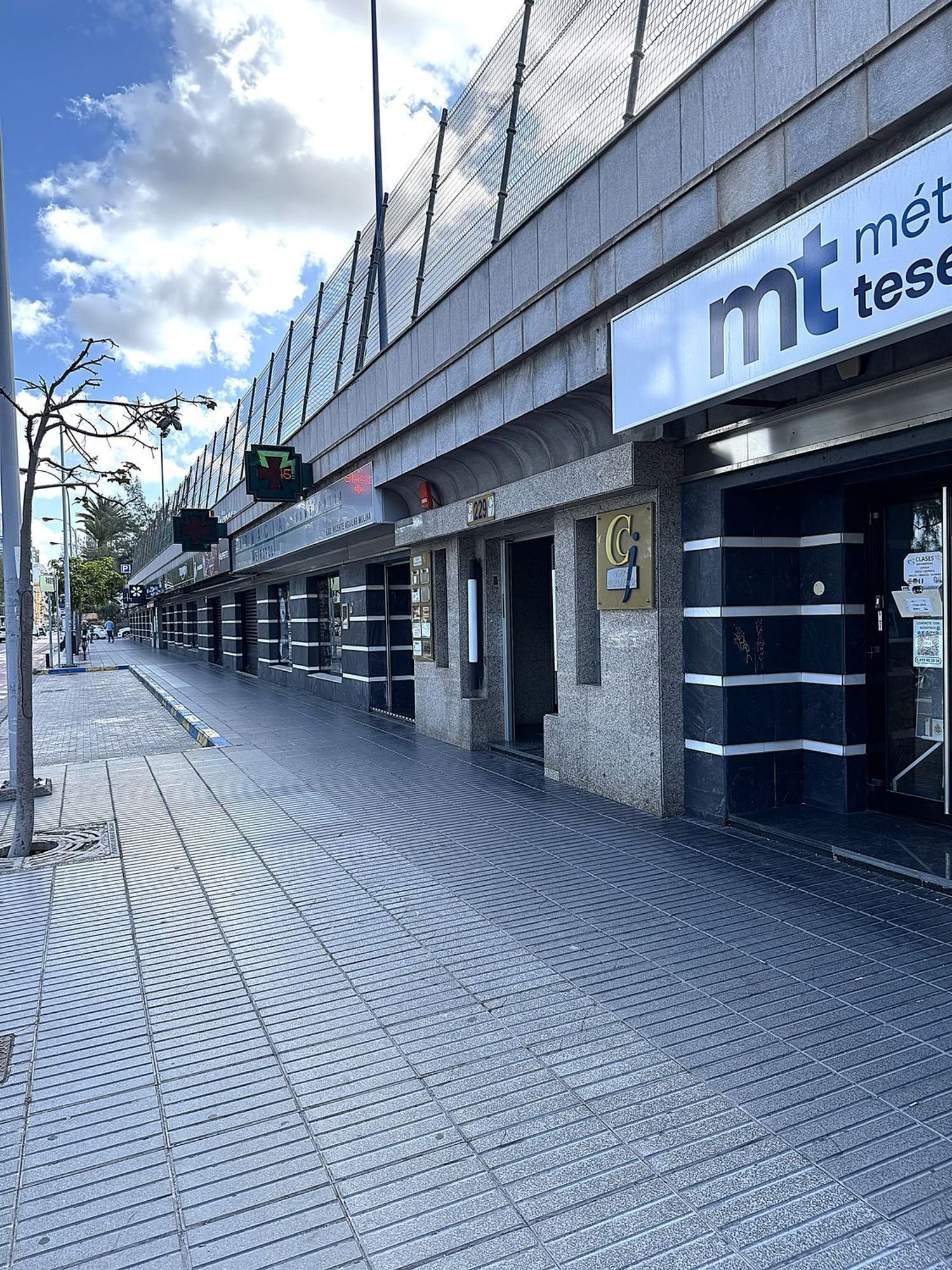del Leon y Castillo, 229, Las Palmas de Gran Canaria, Las Palmas to rent Primary Photo- Image 1 of 22